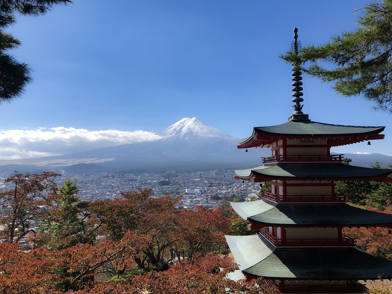 日本小镇继续拉网遮挡富士山景，保护还是破坏？