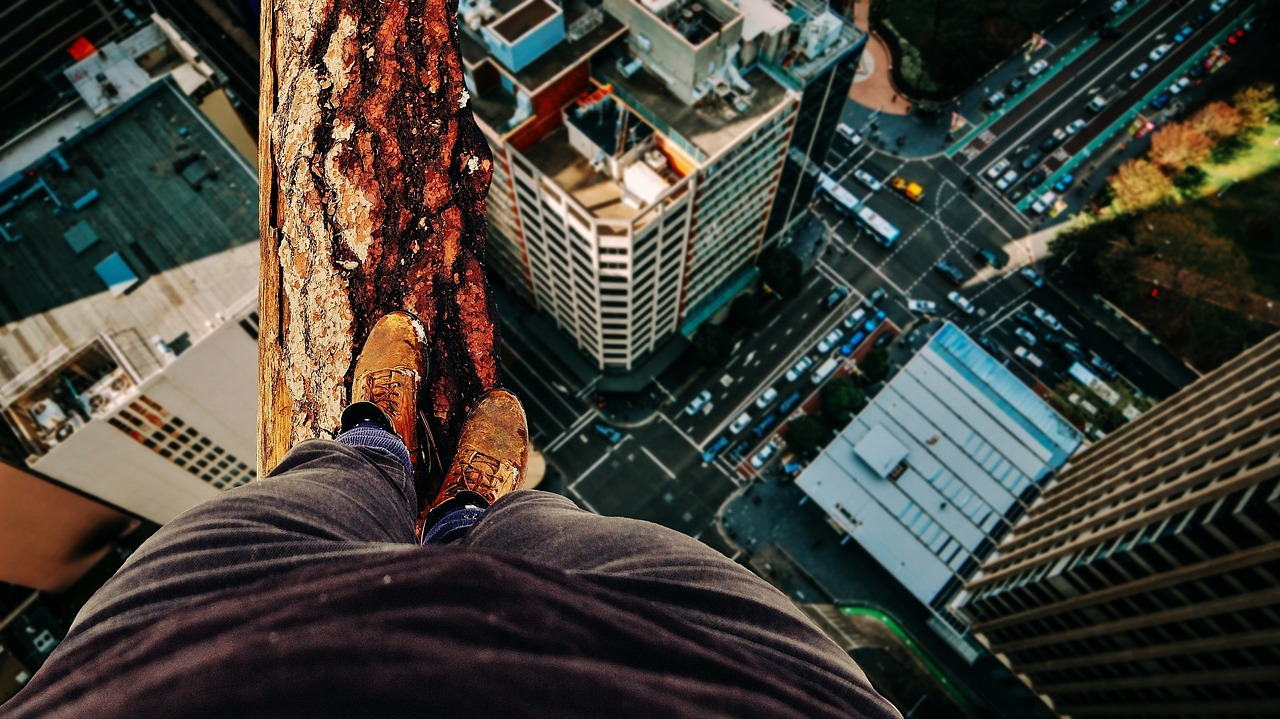中风险地区的生活，挑战与适应