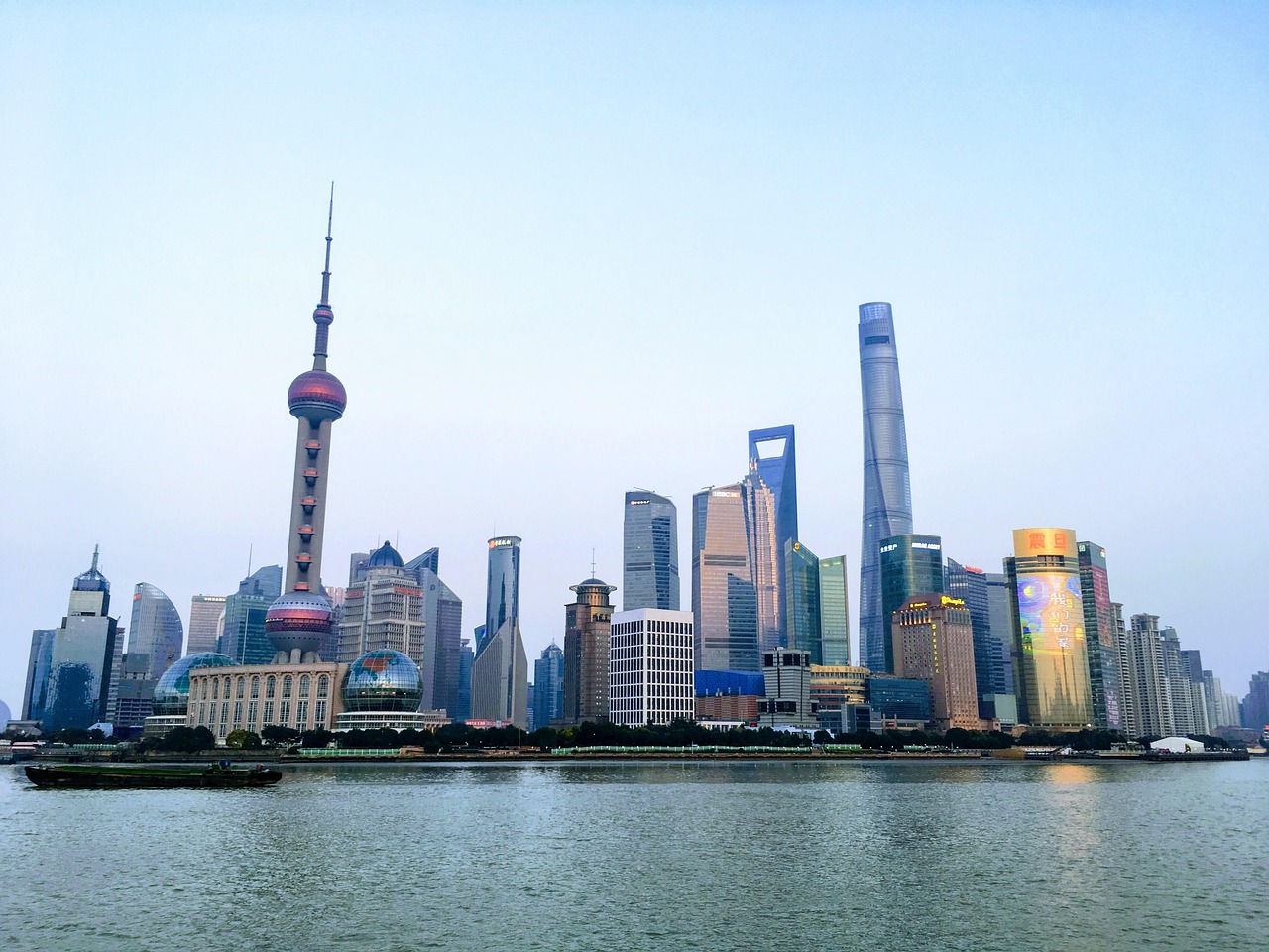 2020年武汉，面对挑战，生命的坚韧与城市的复苏